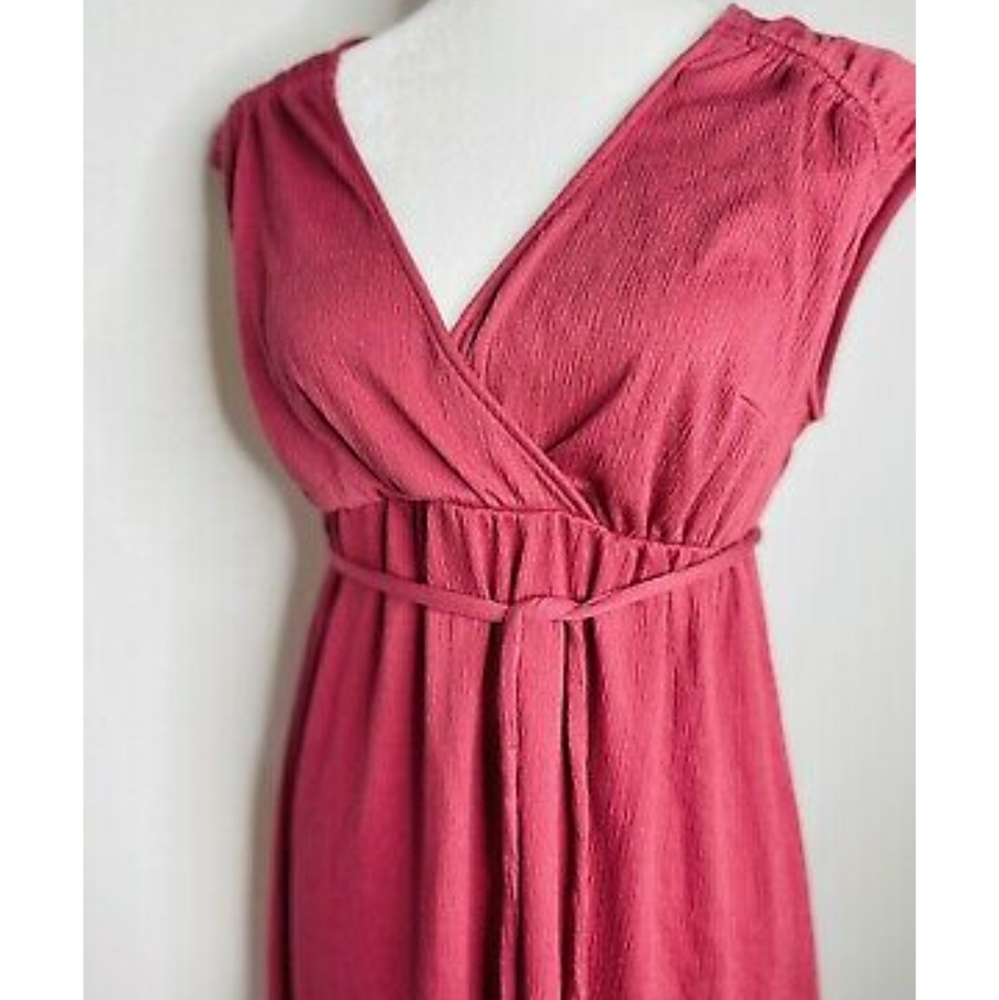 SOLD!Ingrid & Isabel Maternity Dress - Picture 2 of 6